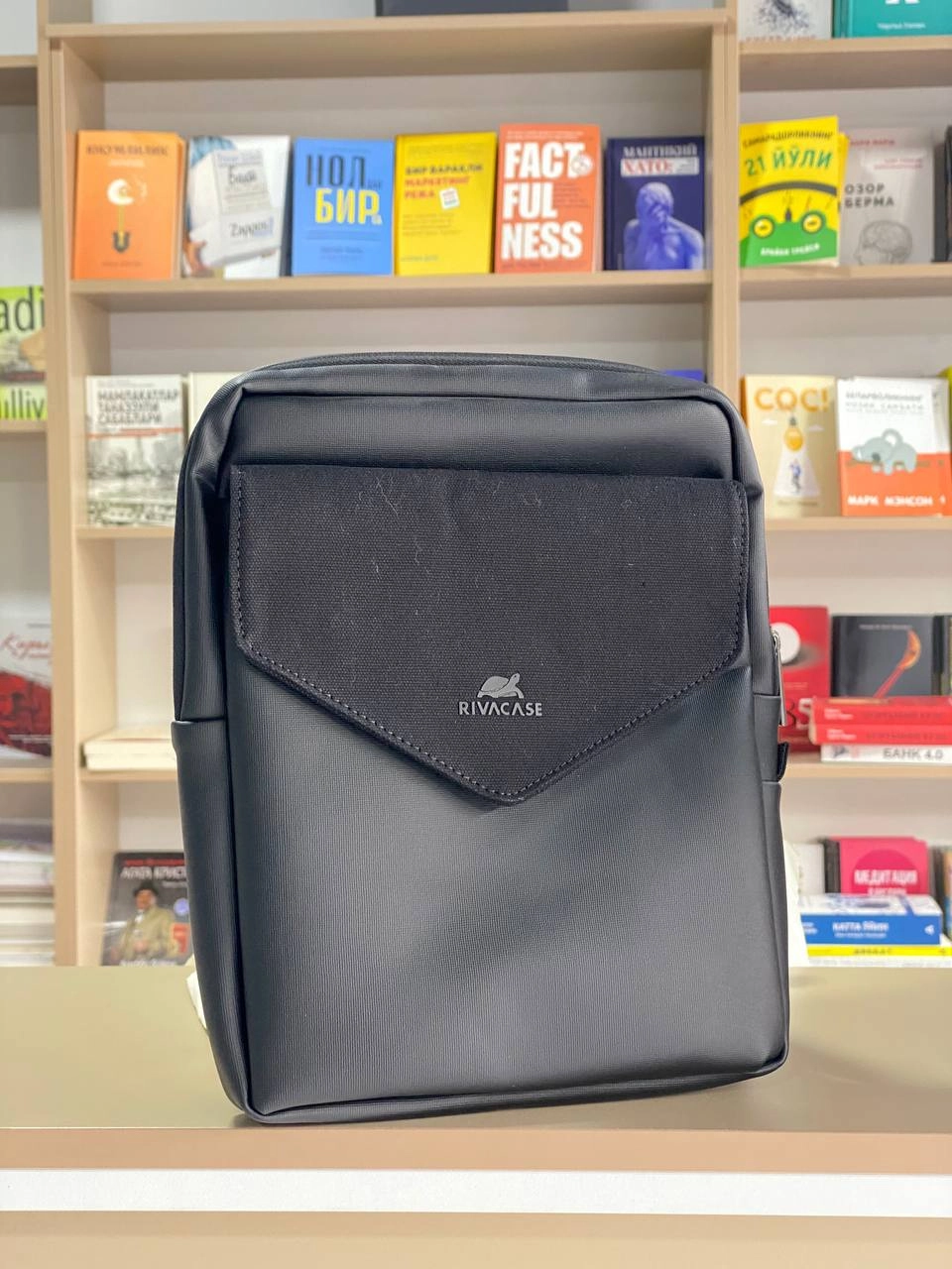 Сумка на плечо RIVACASE 8511 11" (Black) онлайн
