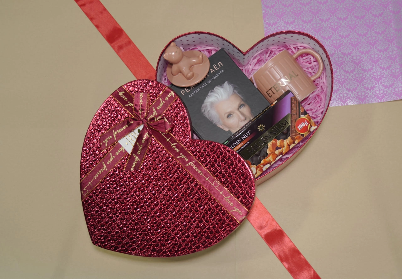 Совға учун тўплам. Ажойиб нарх ва етказиб бериш бепул. (369.000, Ажойиб бакал, Совғабоп қути) характеристики