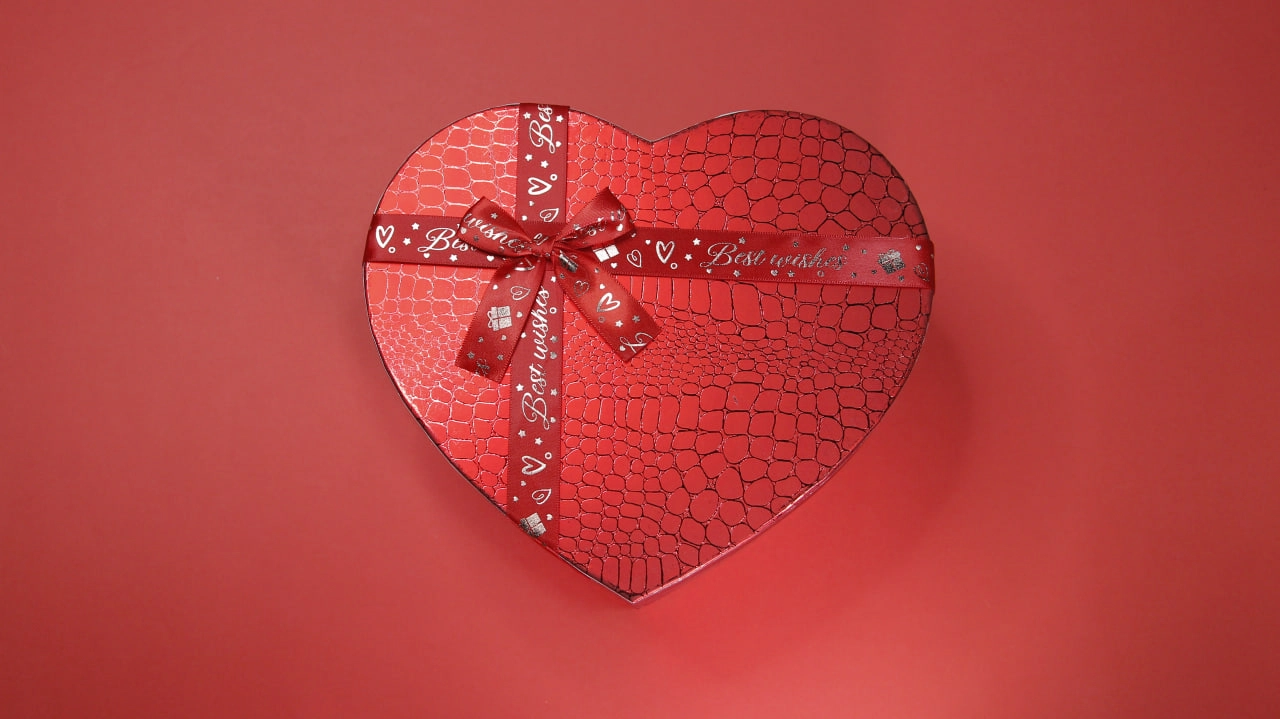 Совға учун тўплам. Ажойиб нарх ва етказиб бериш бепул. (329.000, Ажойиб шоколад, Шам, Совғабоп қути) в Узбекистане