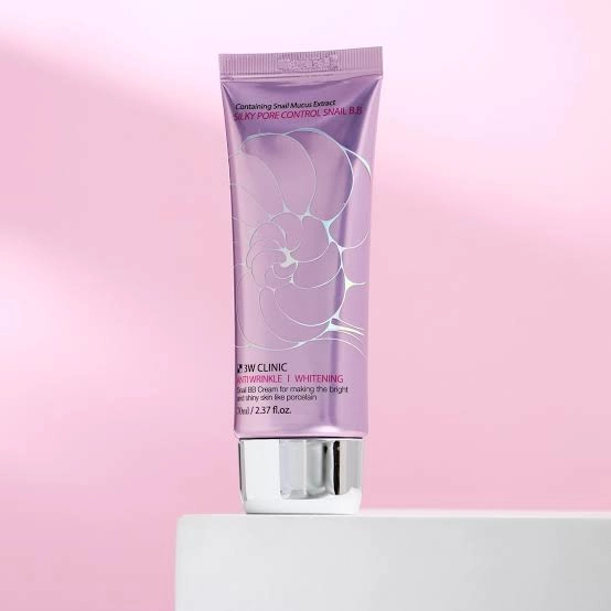 Mutsini bilan namlantiruvchi va teri rangini tekislaydigan BB-krem 3W Clinic Silky Pore Control Snail BB Cream sotib olish