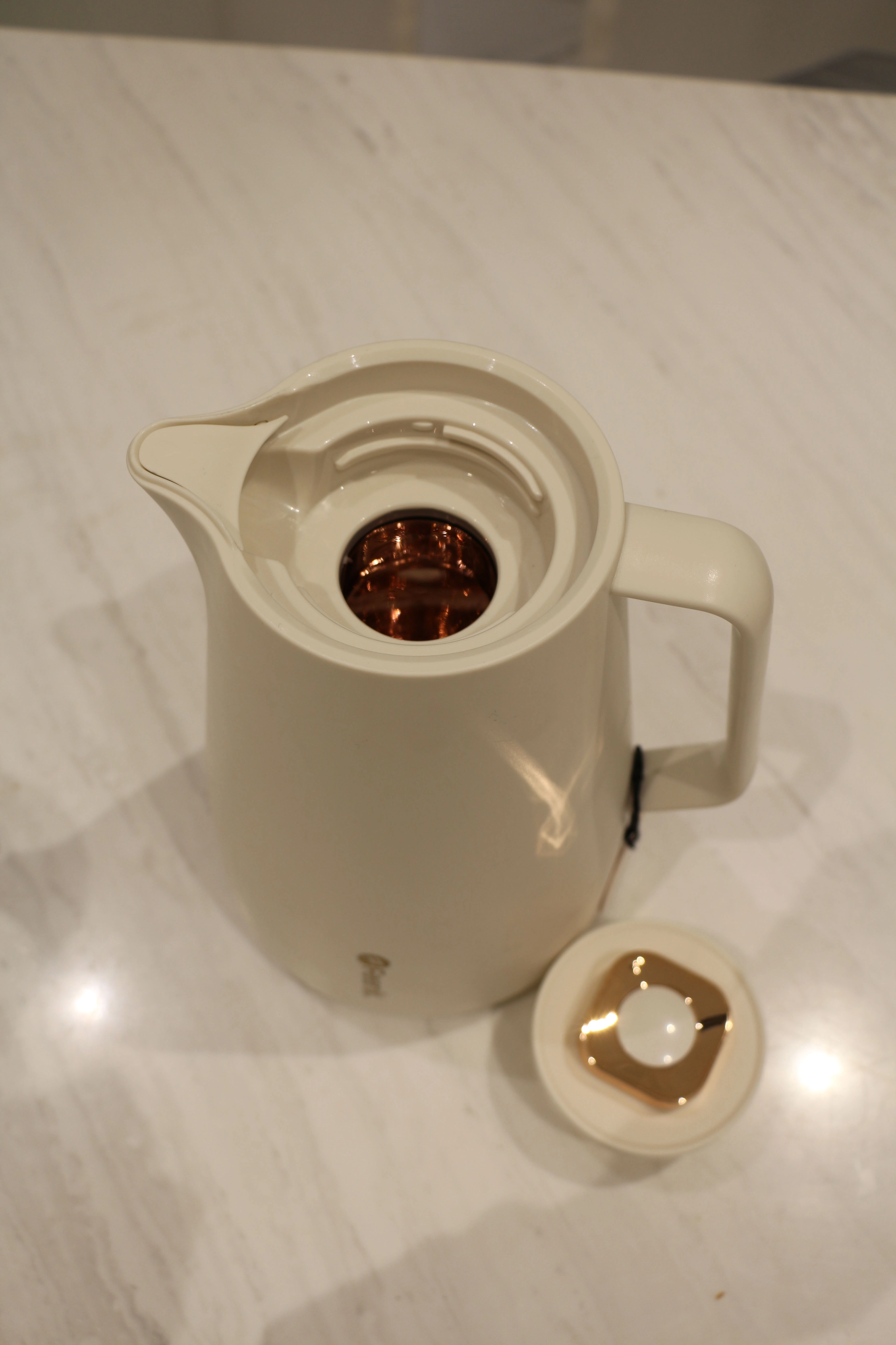 Feenik HG-100G 1L termo-choynagi (sarg'ish rang) rasm bilan