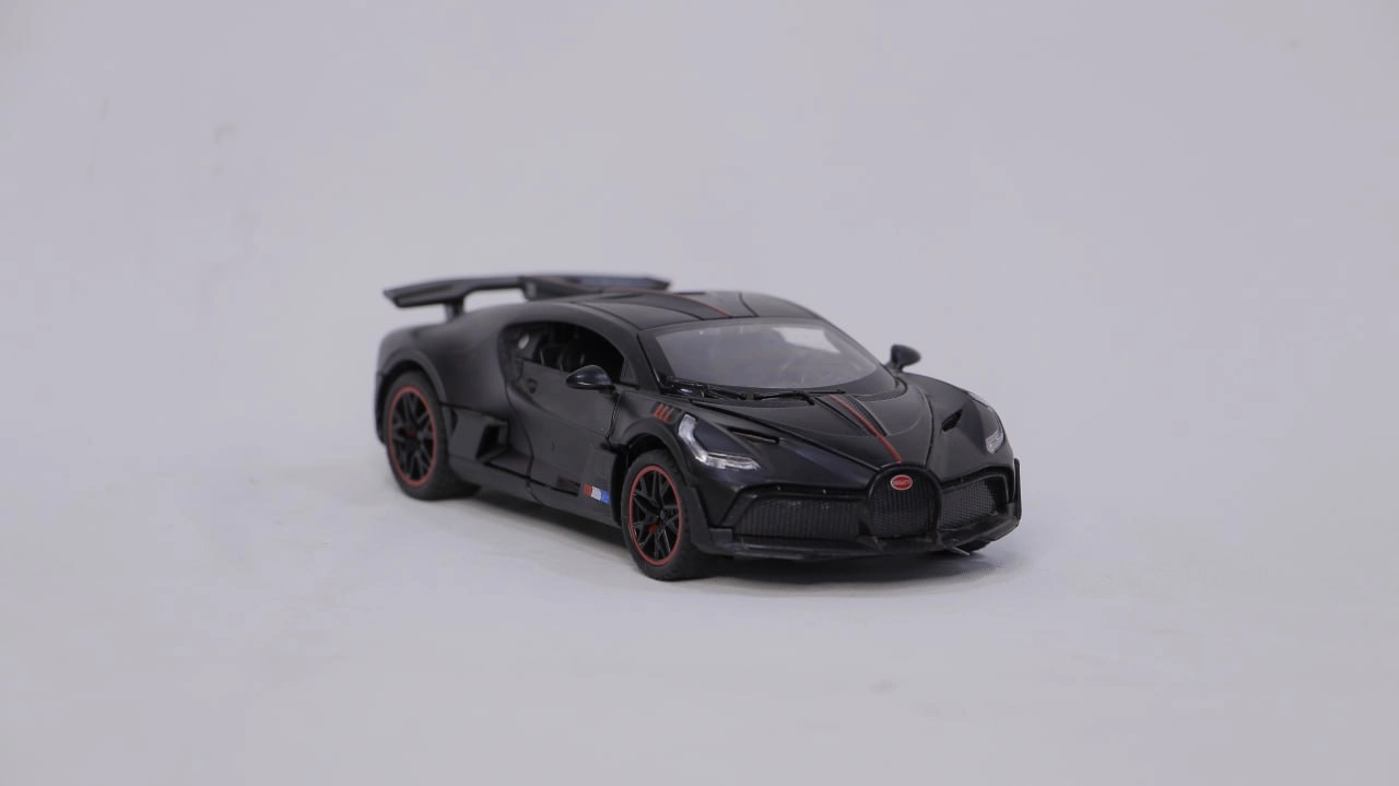 Bugatti Divo qora o'yinchoq mashina modeli O'zbekistonda