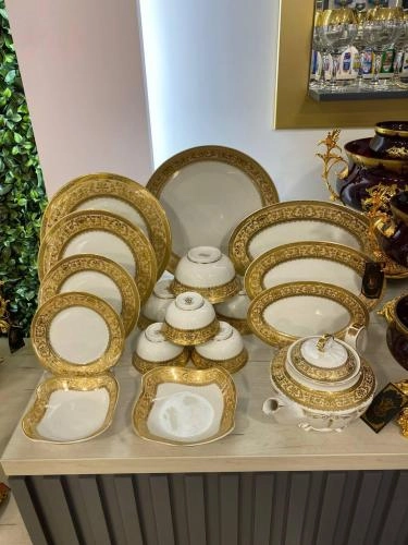 "Queen" sarg‘ish (12 kishilik) terma servizi sotib olish