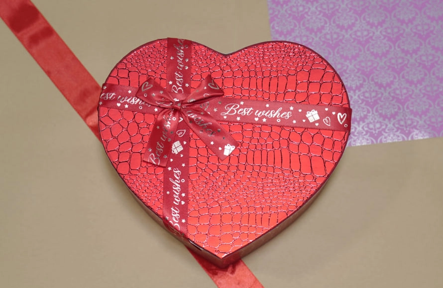 Совға учун тўплам. Ажойиб нарх ва етказиб бериш бепул. (189.000, Ажойиб шоколад, Совғабоп қути) недорого