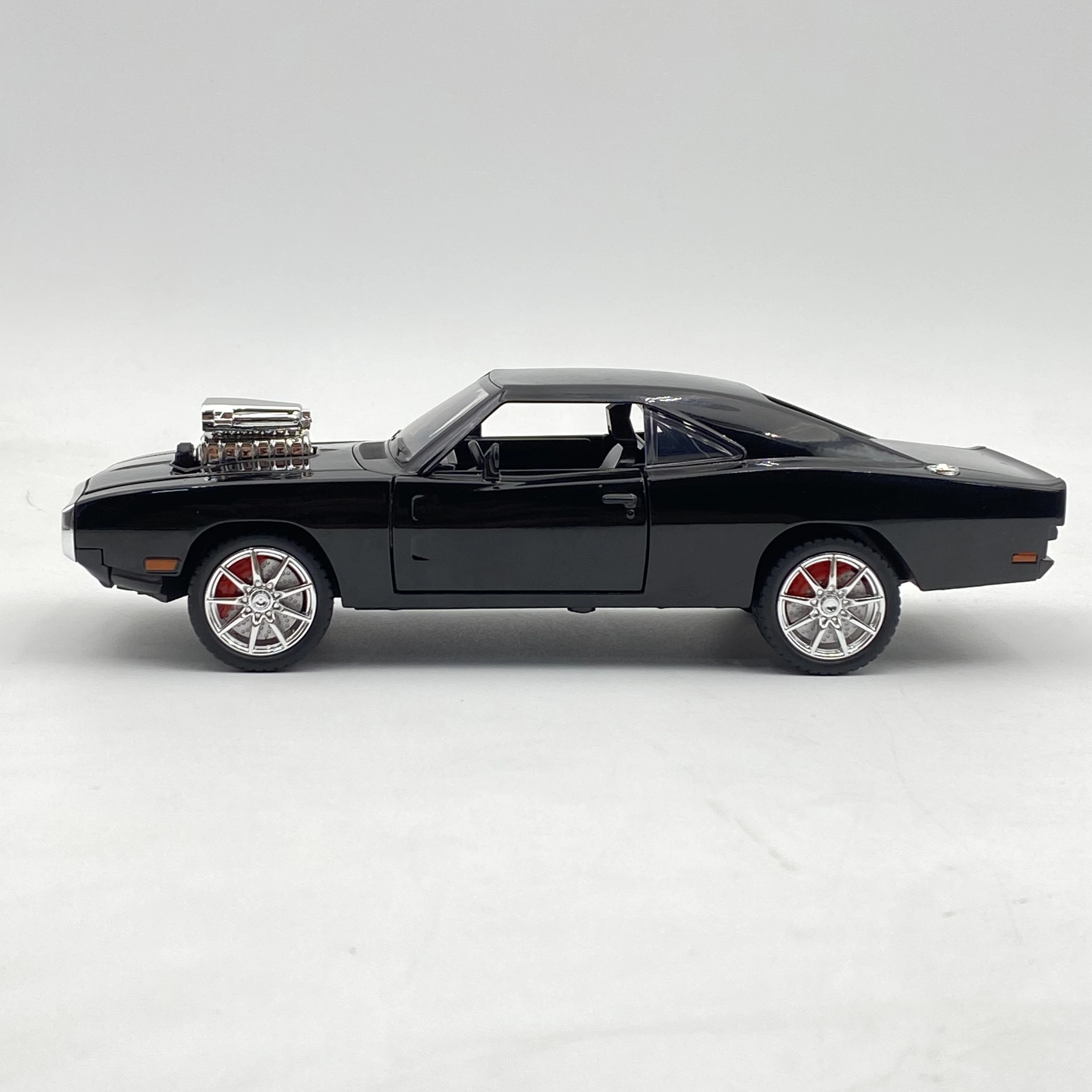 DODGE Charger R/T o'yinchoq mashina modeli O'zbekistonda