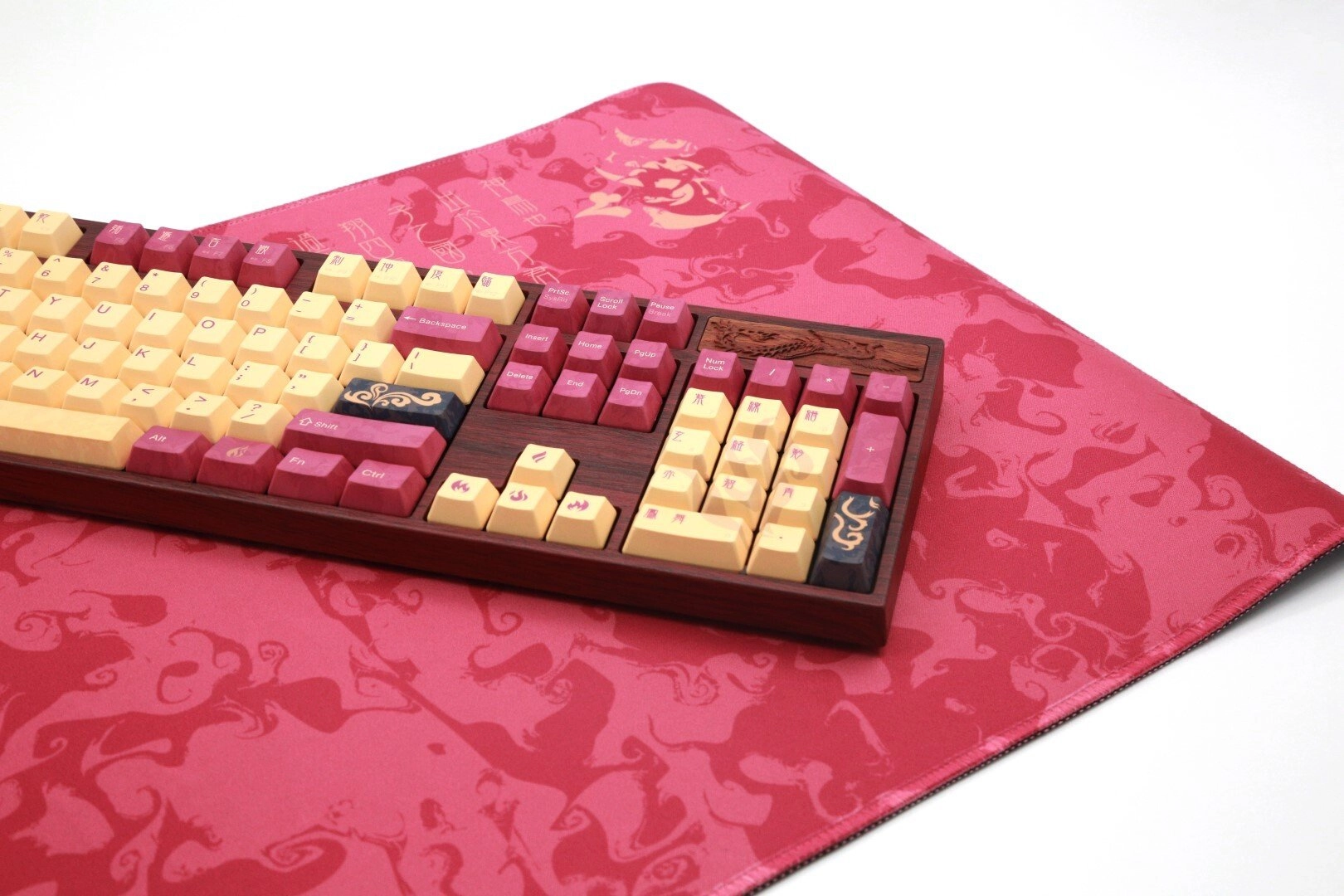 Varmilo Phoenix Desk Mat XL sichqoncha gilamchasi - rasm №6 Varmilo Phoenix Desk Mat XL sichqoncha gilamchasi bo'lib to'lash