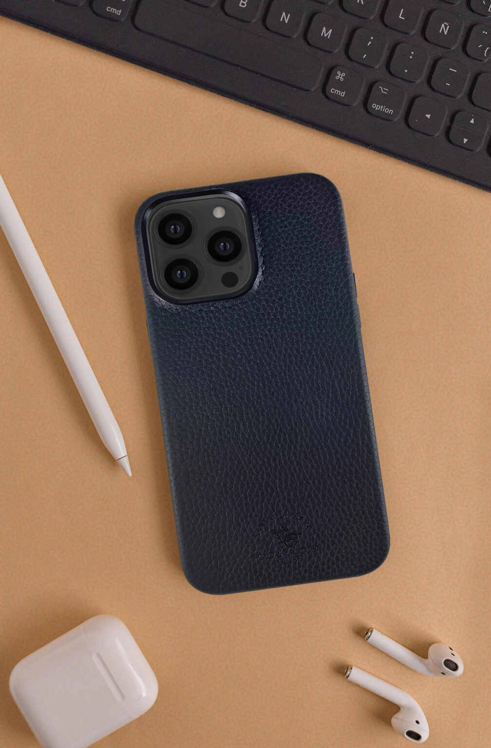 iPhone 14 Pro uchun Santa Barbara Polo Edith Series qora g‘ilofi arzon