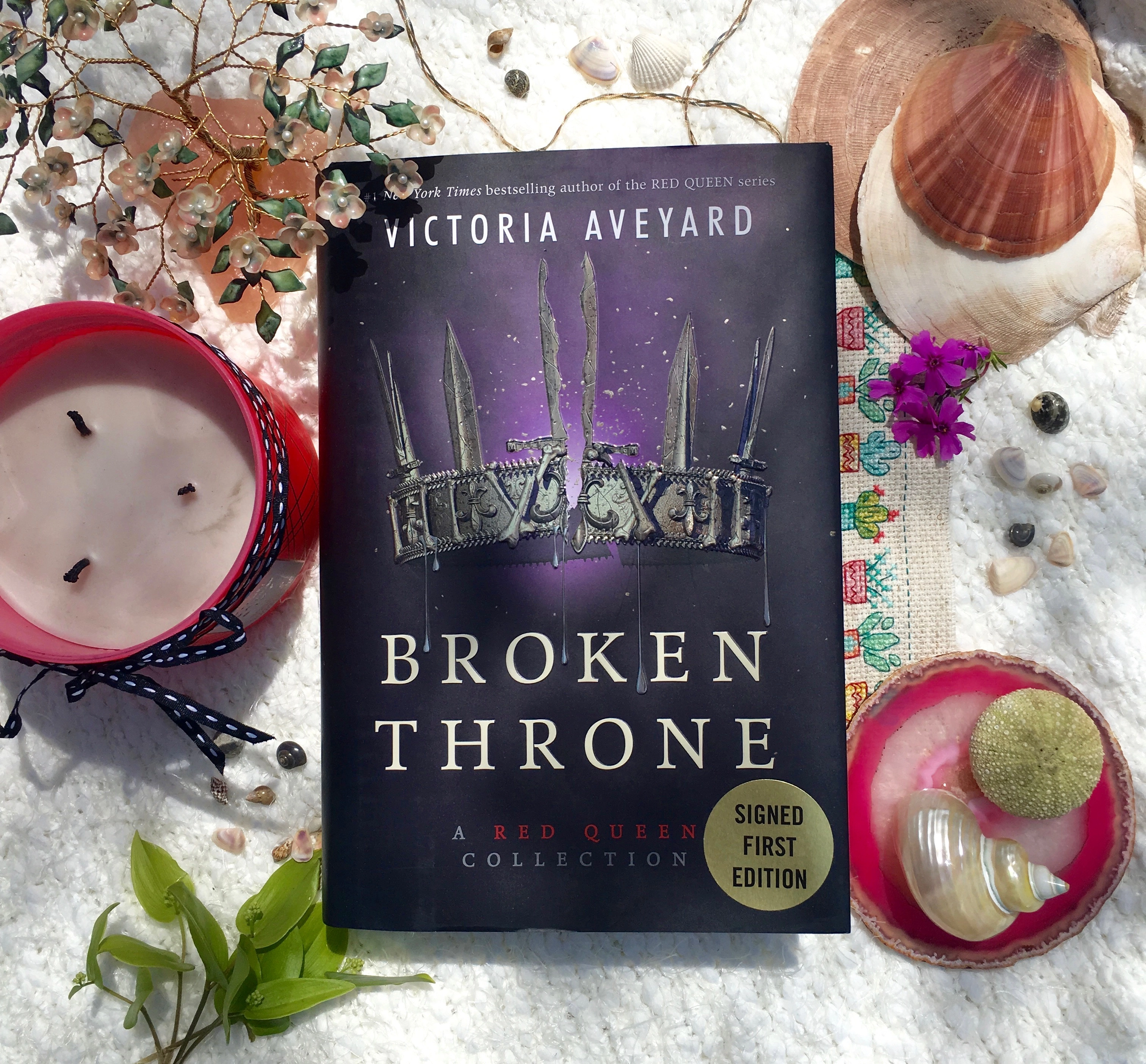 Victoria Aveyard: Broken Throne купить