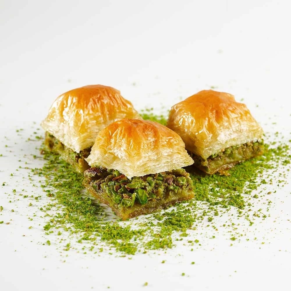 Pistali kare baklava, 1 kg sotib olish