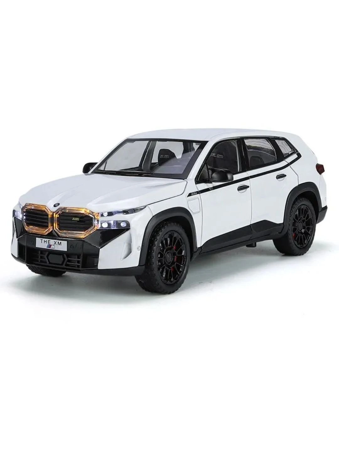 BMW XM 1/24 metall kolleksiya mashinasi sotib olish
