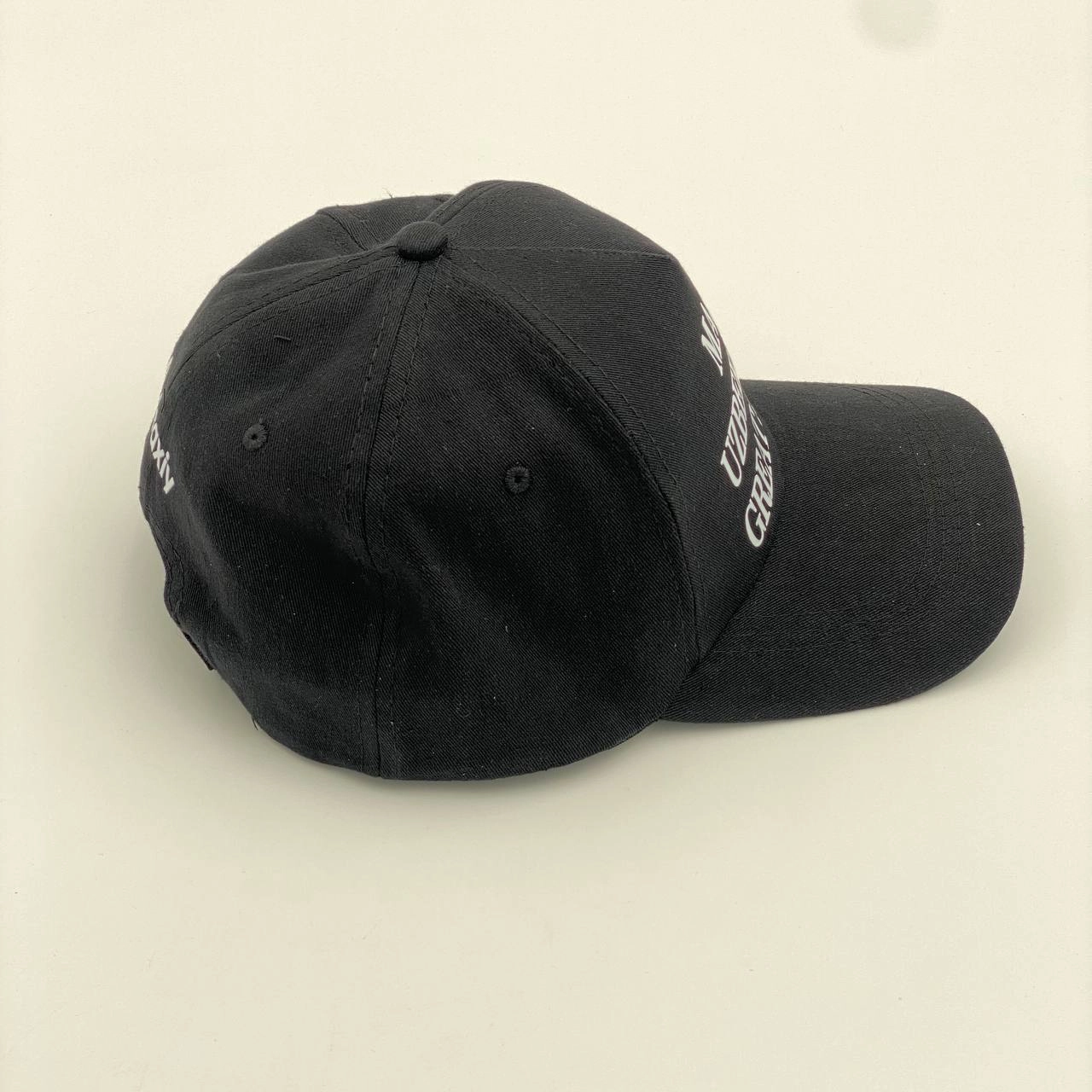 Make Uzbekistan Great Again qora kepkasi O'zbekistonda