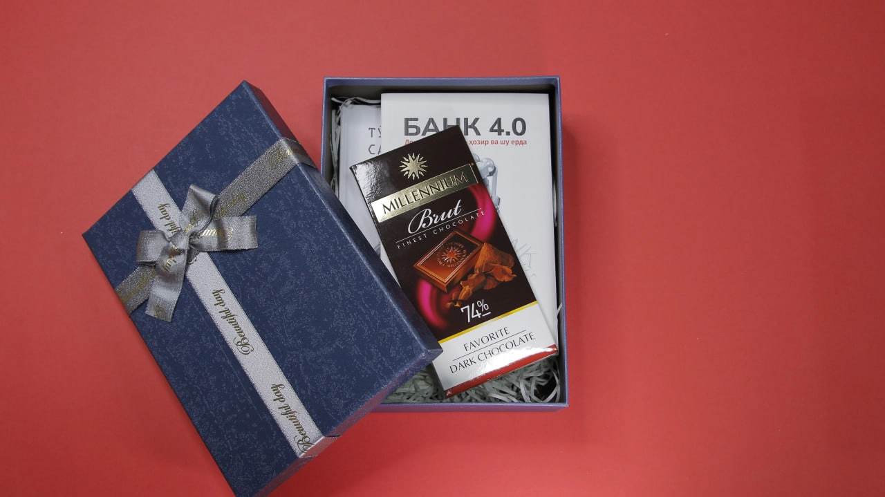 Совға учун тўплам. Ажойиб нарх ва етказиб бериш бепул. (319.000, Шоколад, Совғабоп қути) недорого