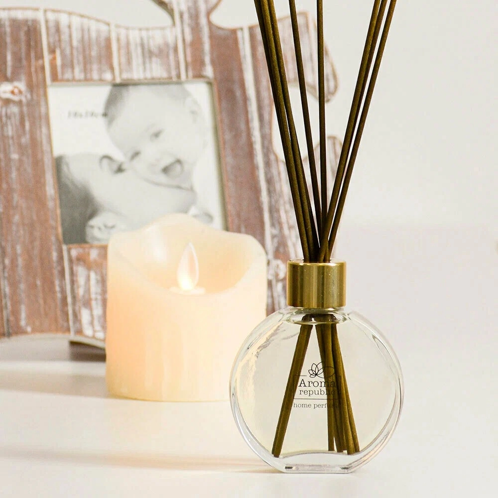 Shisha flakondagi aromatik diffuzor Aroma Republic "No52 Parisian chic" 70 ml yetkazib berish