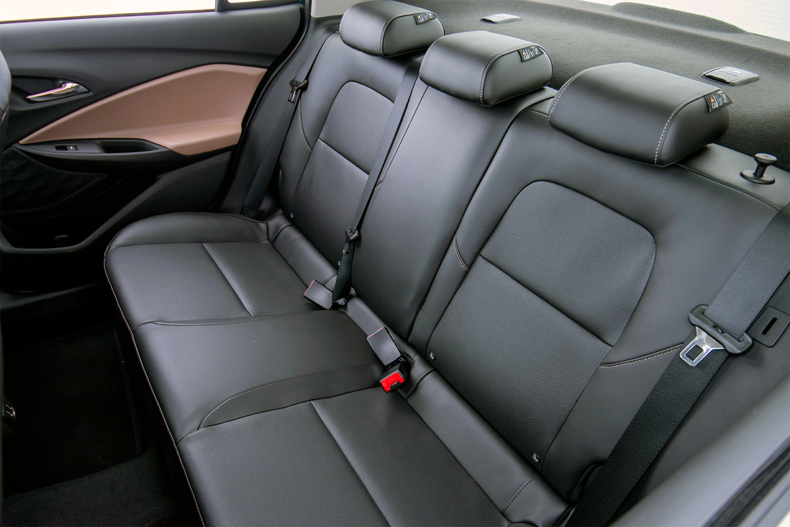 Chevrolet Onix LS MT avtomobili yetkazib berish