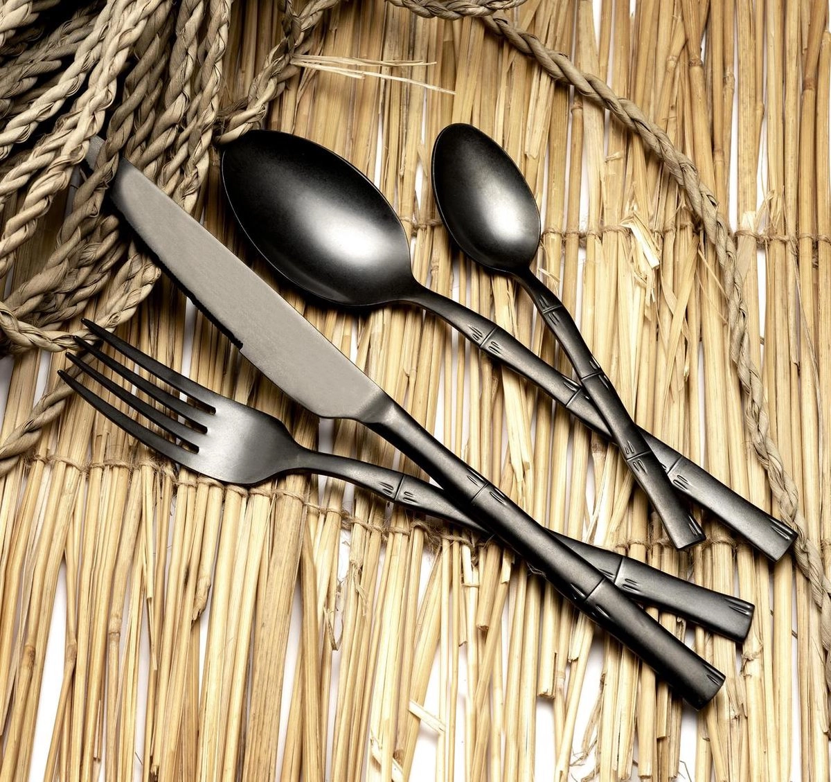 Набор столовых приборов Amefa Karma Black 16 пр. 4131VTTR61B60 недорого