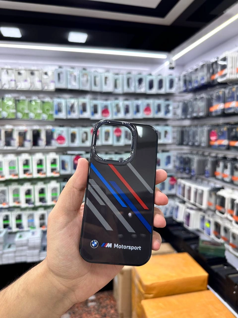 iPhone 16 Pro Max uchun CG MOBILE BMW Motorsport qora g&lsquo;ilofi arzon