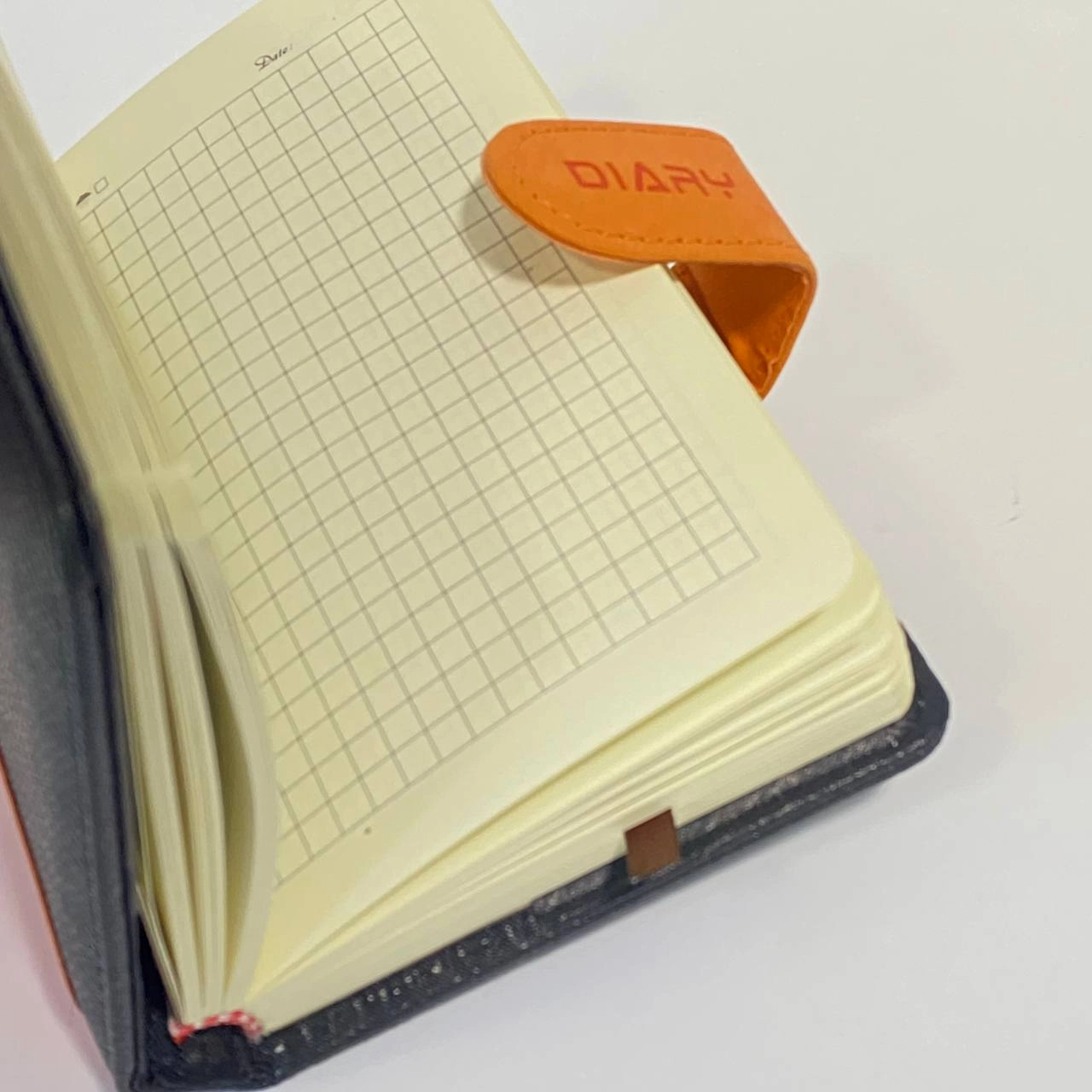 Diary 72-26 qora-sariq magnitli bloknoti (136 varaq) O'zbekistonda