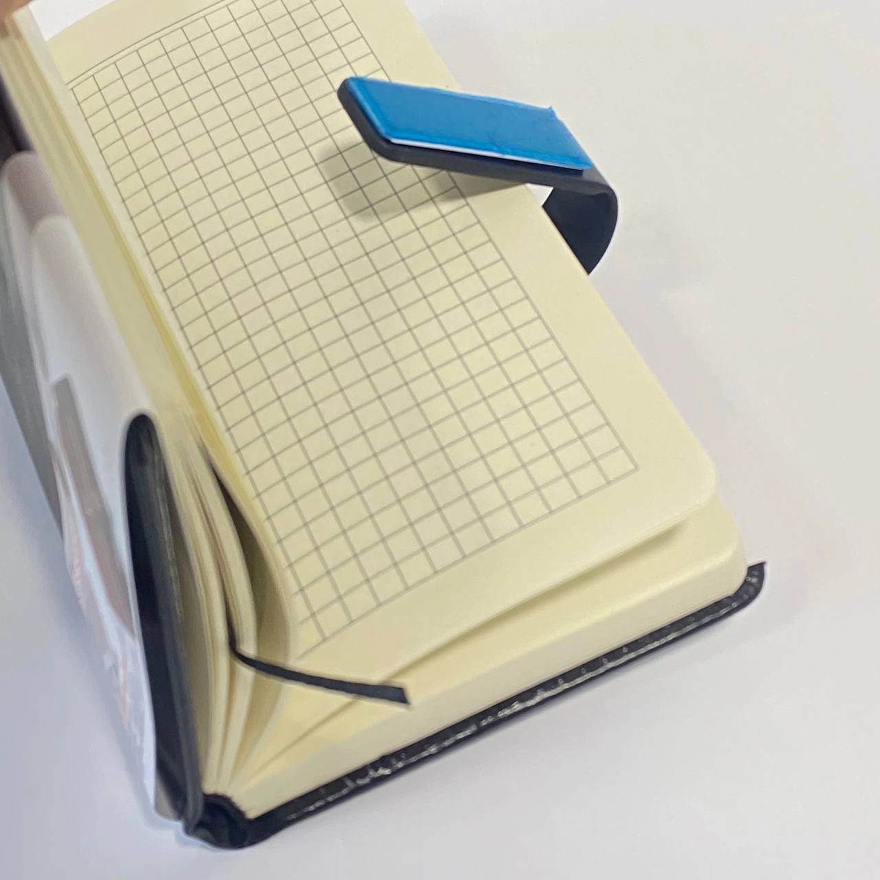 Schoolchild 210-48 qora magnitli bloknoti (136 varaq) O'zbekistonda