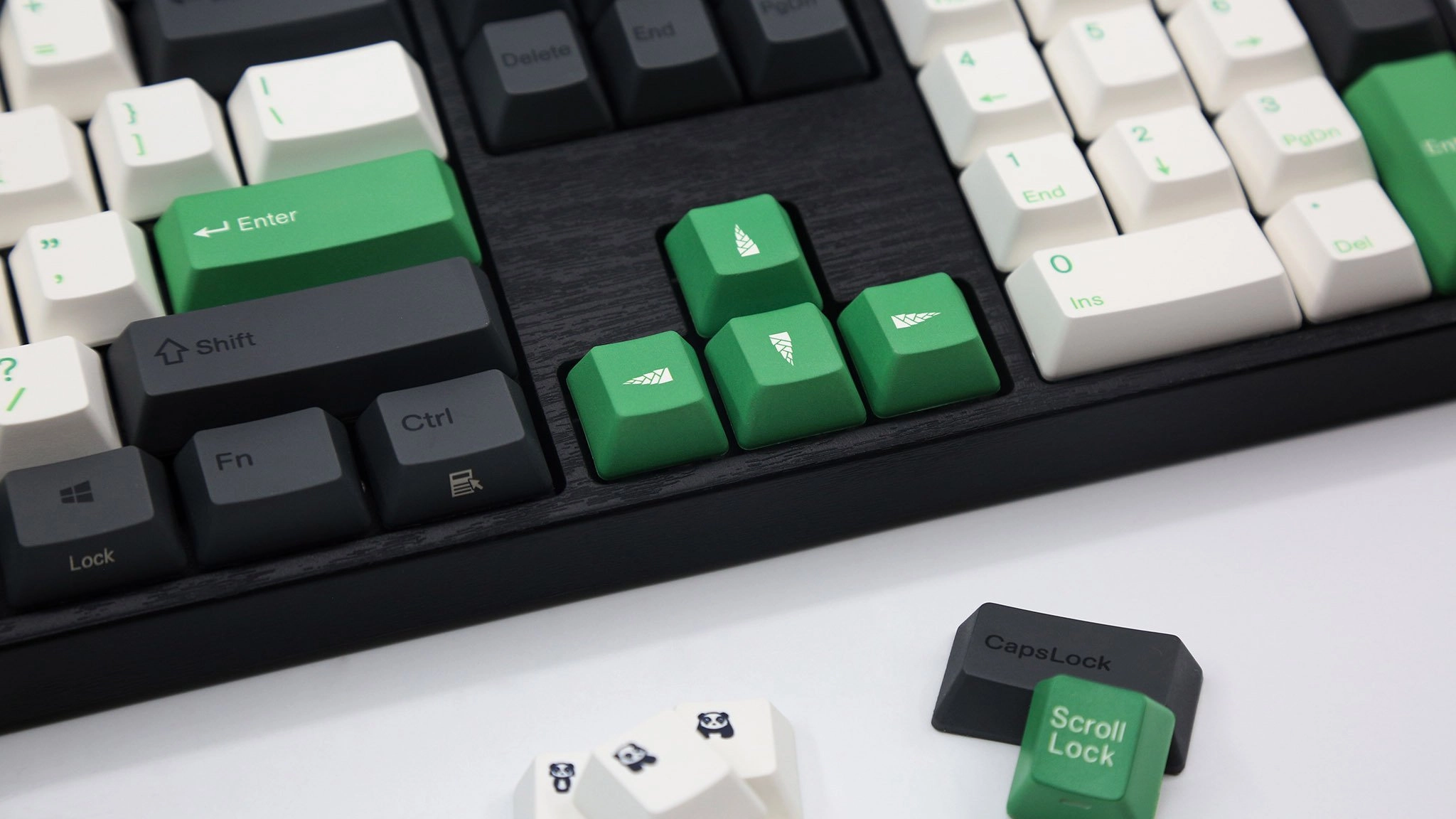 Varmilo VA108M Panda R2, Cherry MX Red klaviaturasi + sovg'aga sichqoncha gilamchasi onlayn