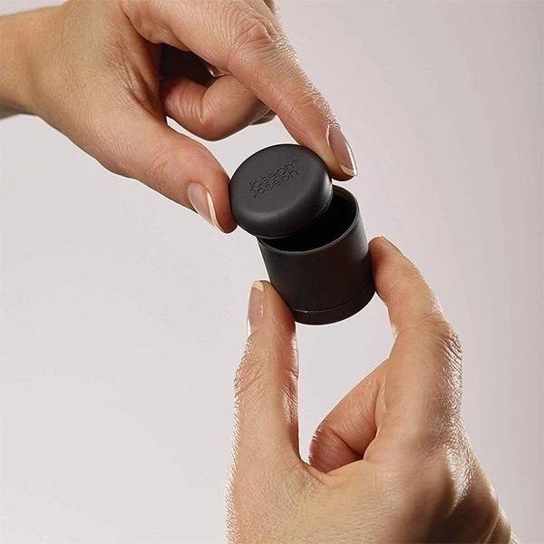 Набор для соли и перца Joseph Joseph GoEat 81055 онлайн