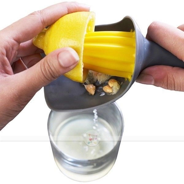 Joseph Joseph  Catcher Citrus Reamer  sharbat siqqichi - rasm №2 Joseph Joseph  Catcher Citrus Reamer  sharbat siqqichi sotib olish