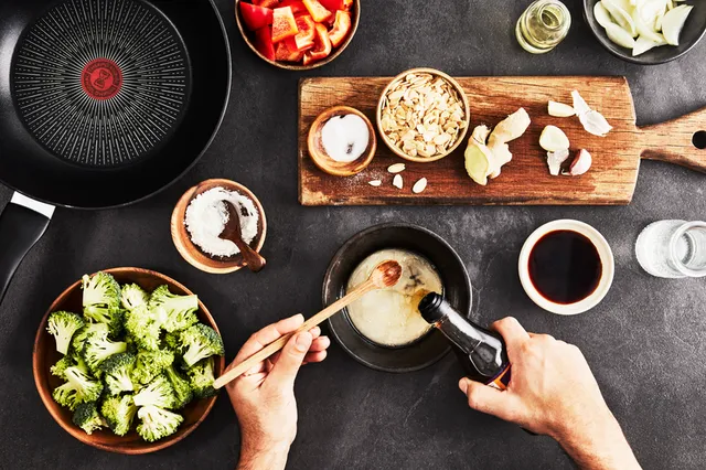 Сковорода-вок Tefal Unlimited 28 см G2551972 онлайн