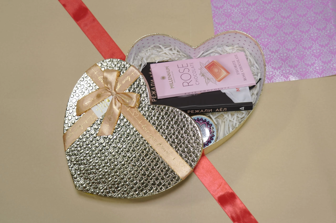 Совға учун тўплам. Ажойиб нарх ва етказиб бериш бепул. (199.000, Ажойиб шоколад, Шам, Совғабоп қути) доставка