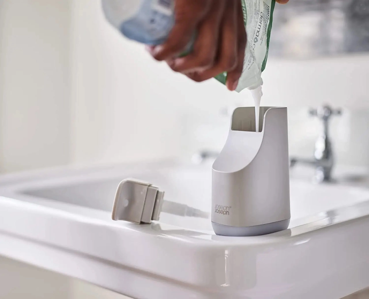 Диспенсер для жидкого мыла Joseph Joseph Slim Ecru 70578 онлайн