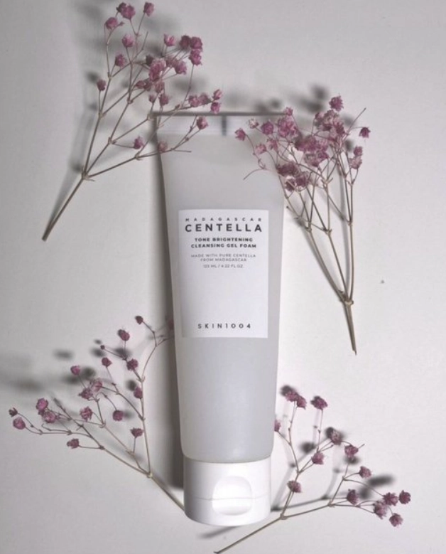Осветляющая гель-пенка для умывания SKIN1004 Madagascar Centella Tone Brightening Cleansing Gel Foam недорого