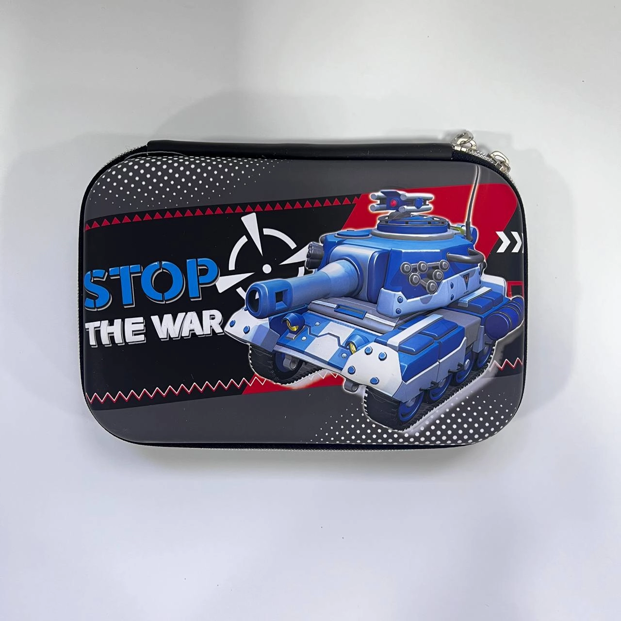 O'g'il bolalar uchun katta qalamdon sotib olish