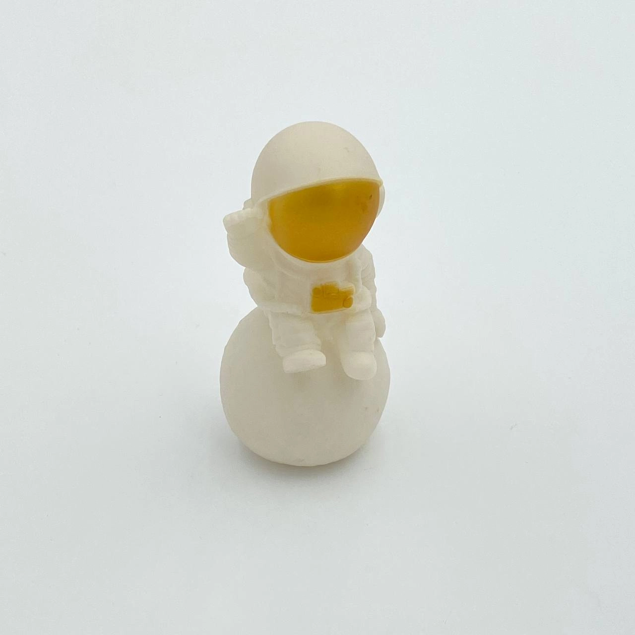 Настольная лампа Луна и космонавт белый купить