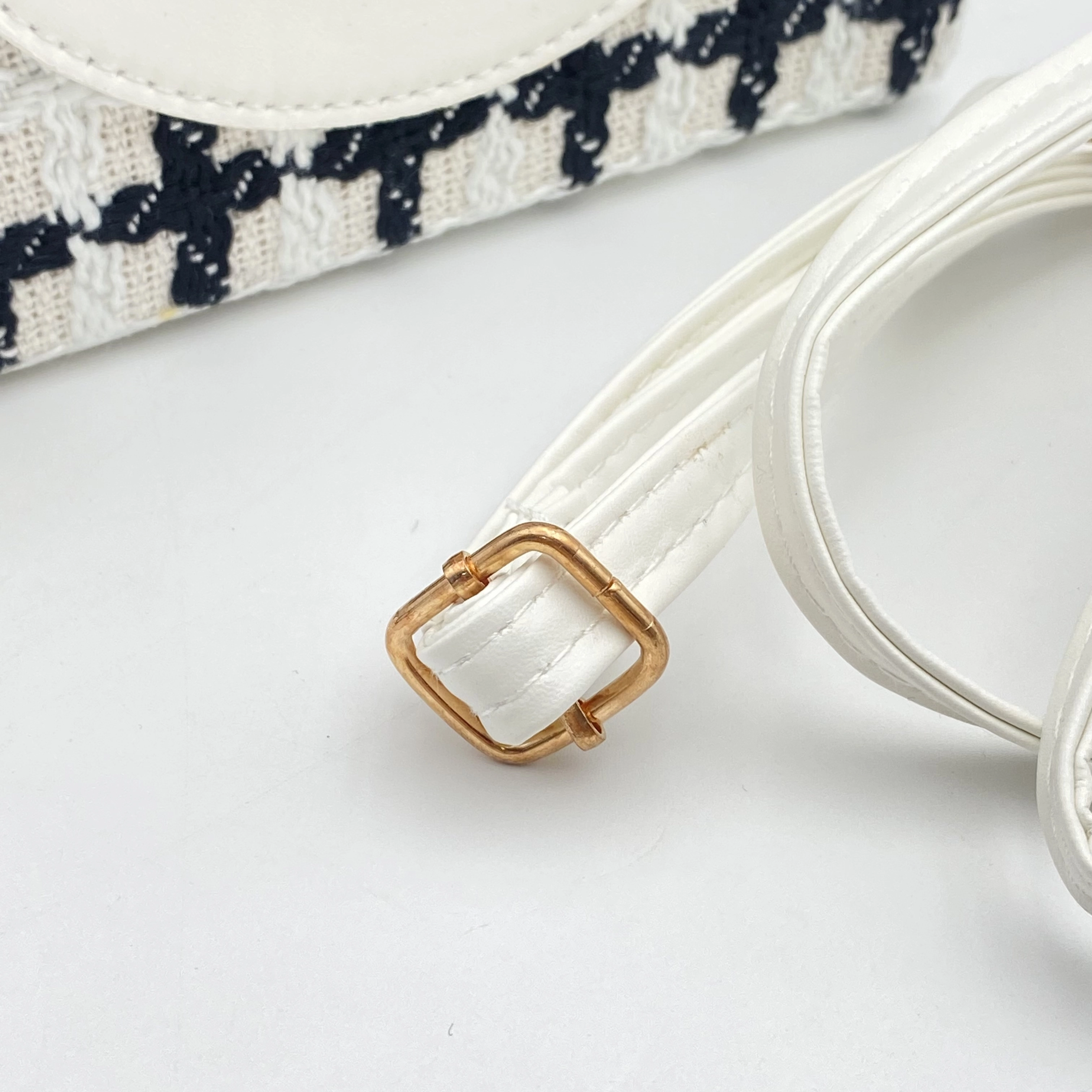 Женская сумка с брелком, White в Узбекистане