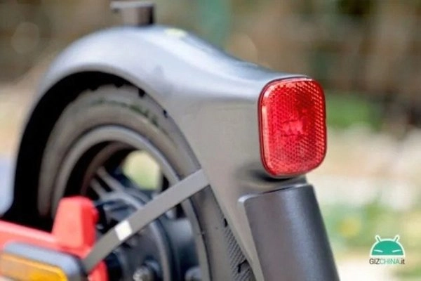 Segway-Ninebot D38E Black/Red elektrsamokati bo'lib to'lash