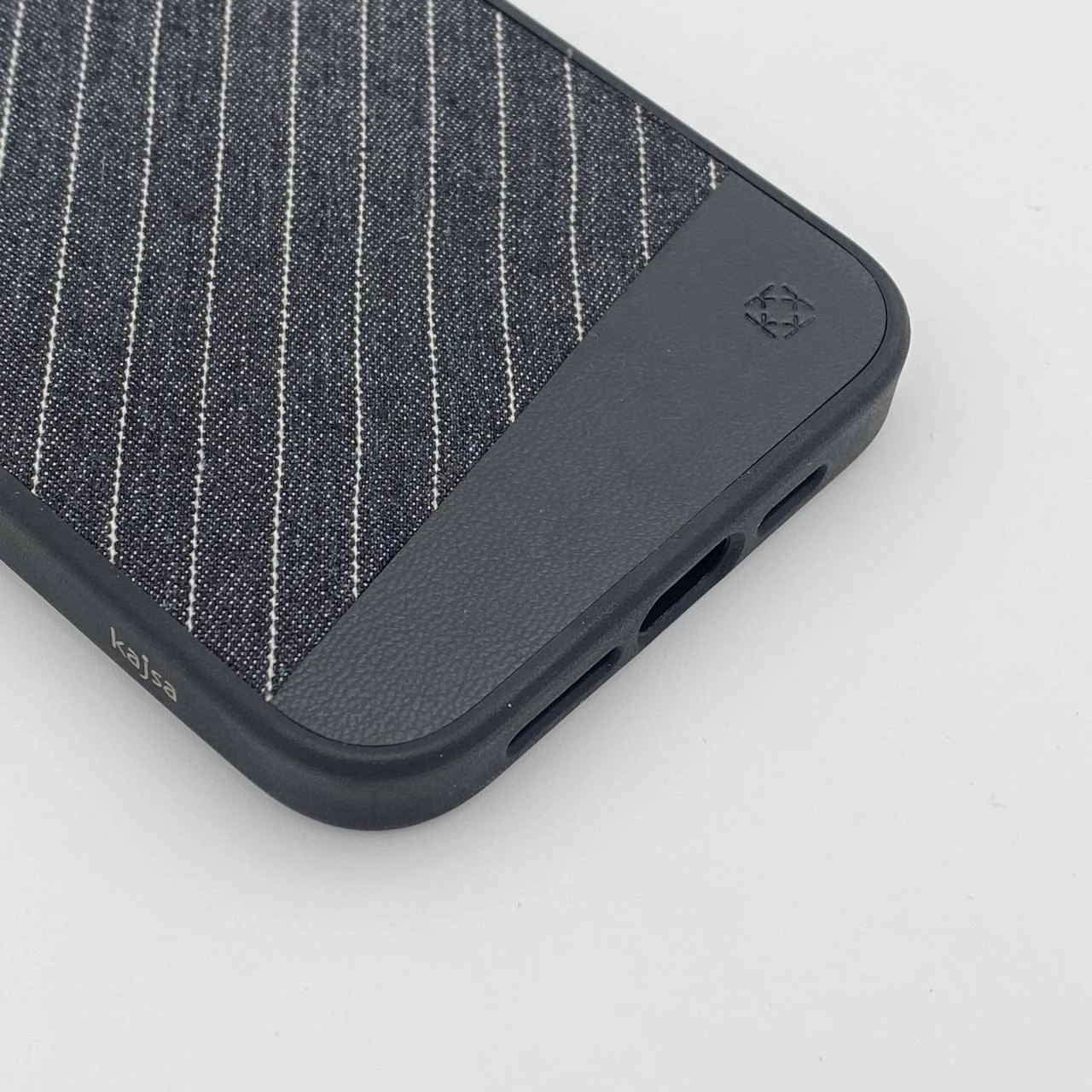 iPhone 15 Pro Max uchun Kajsa Denim Collection Stripe Gentlement qora g'ilofi onlayn