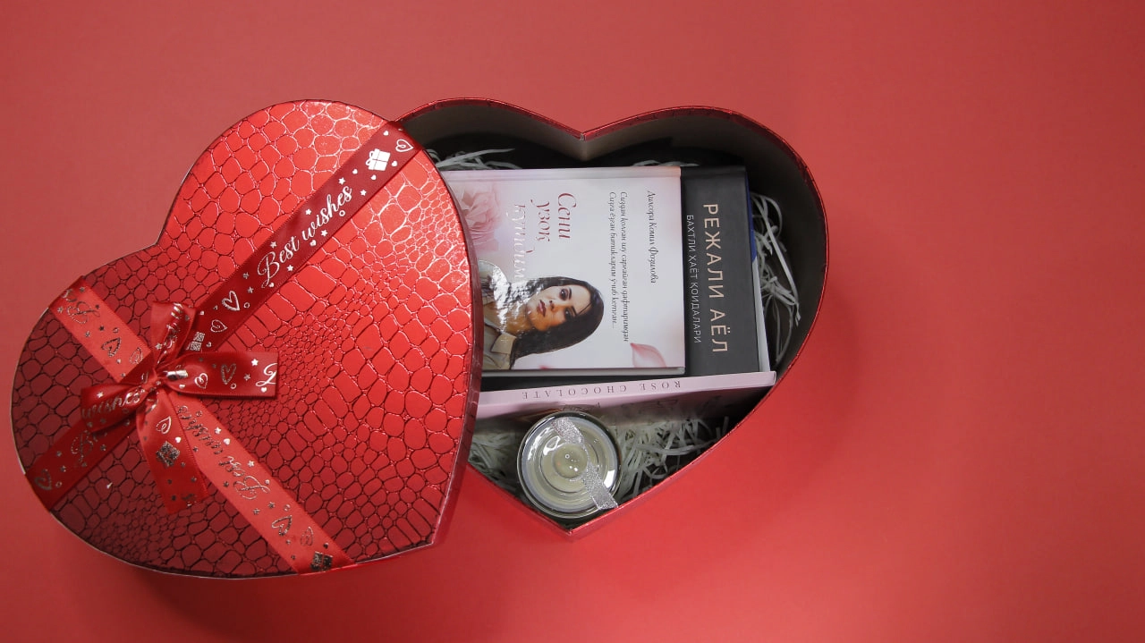 Совға учун тўплам. Ажойиб нарх ва етказиб бериш бепул. (329.000, Ажойиб шоколад, Шам, Совғабоп қути) недорого