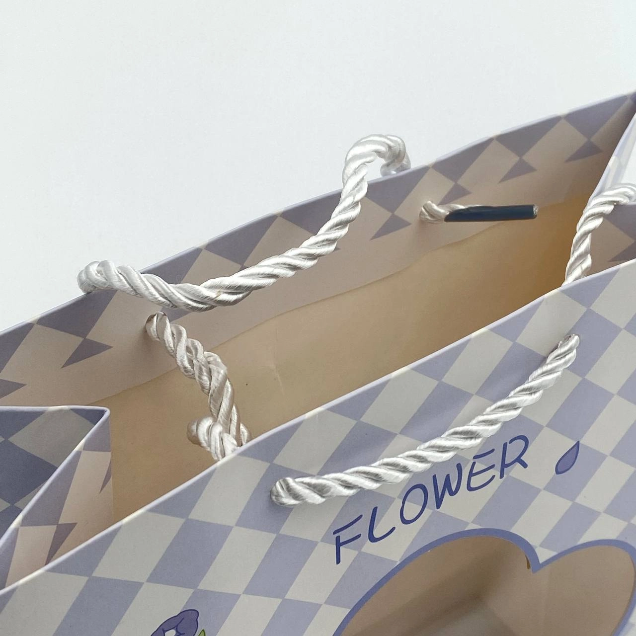 Подарочный пакет A5 «Flower», с цветочным рисунком, 3 цвета недорого