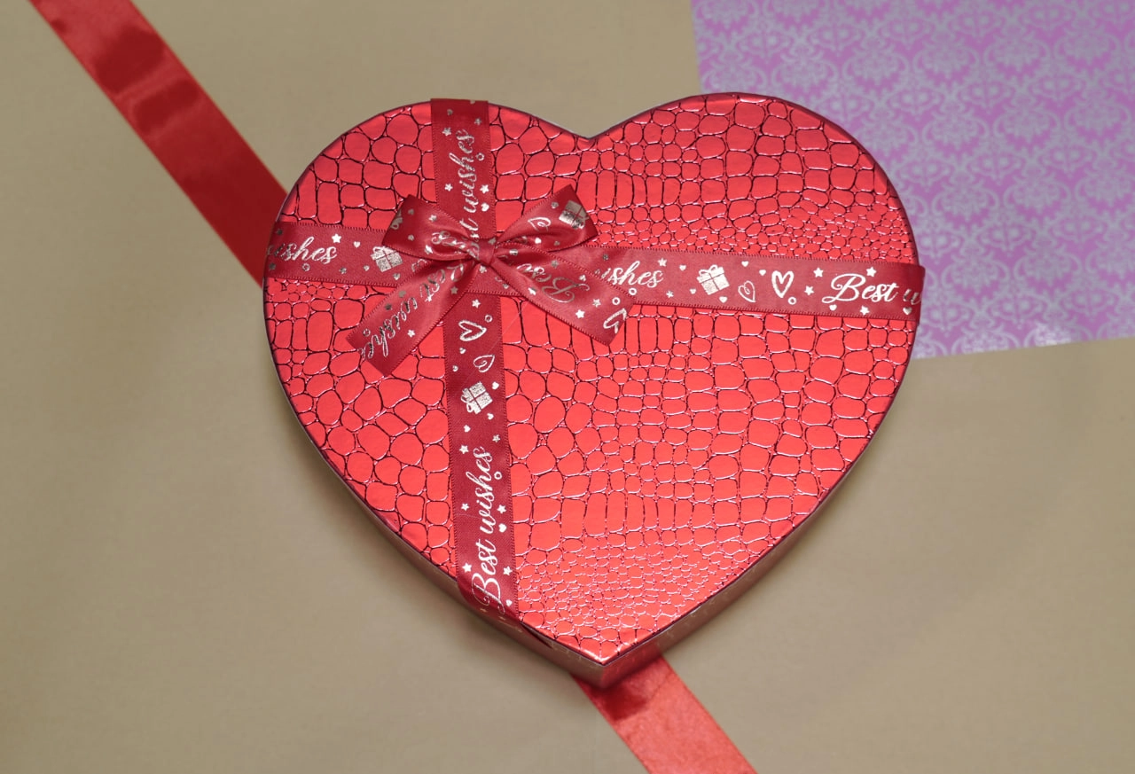 Совға учун тўплам. Ажойиб нарх ва етказиб бериш бепул. (199.000, Ажойиб шоколад, Шам, Совғабоп қути) в Узбекистане