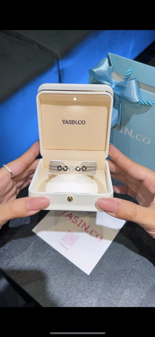 Selura kumush bilaguzugi (quti bilan) sotib olish