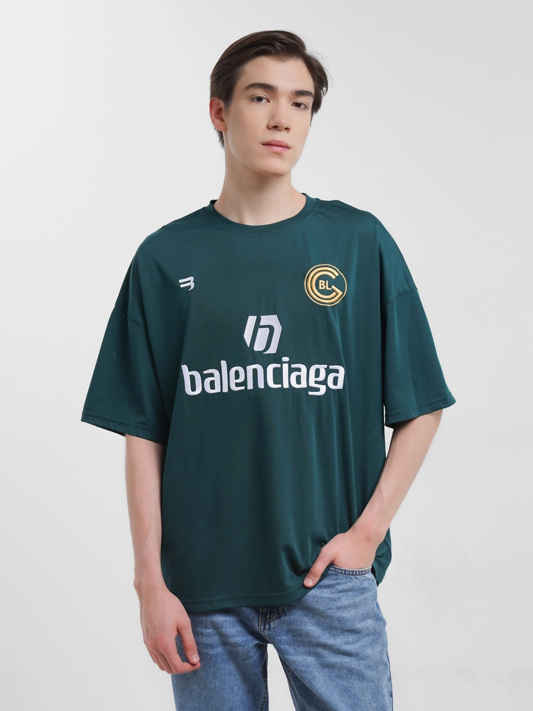 Betakrorlikni qadrlaydiganlar uchun Balenciaga futbolkasi XL sotib olish