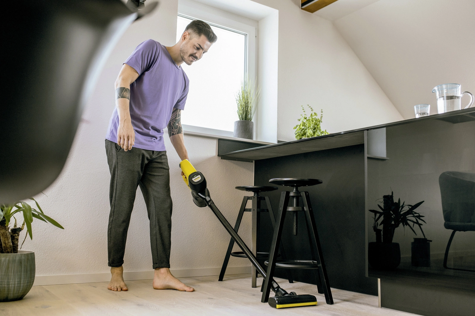 Аккумуляторный пылесос Karcher VC 4 Cordless myHome недорого