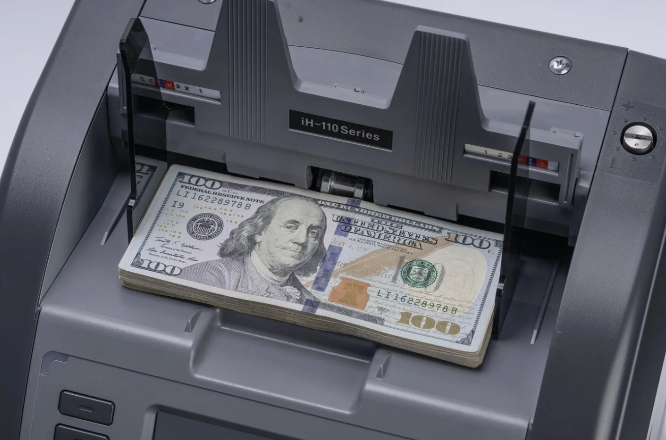 Двухкарманный сортировщик банкнот c функцией ветхости HITACHI iH-110F в Узбекистане