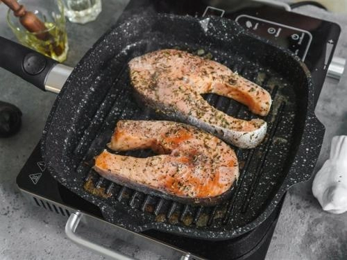 280x280 mm kvadrat shaklli, shisha qopqoqli Kukmara tova-grili (qoramtir, qahva rangli) O'zbekistonda