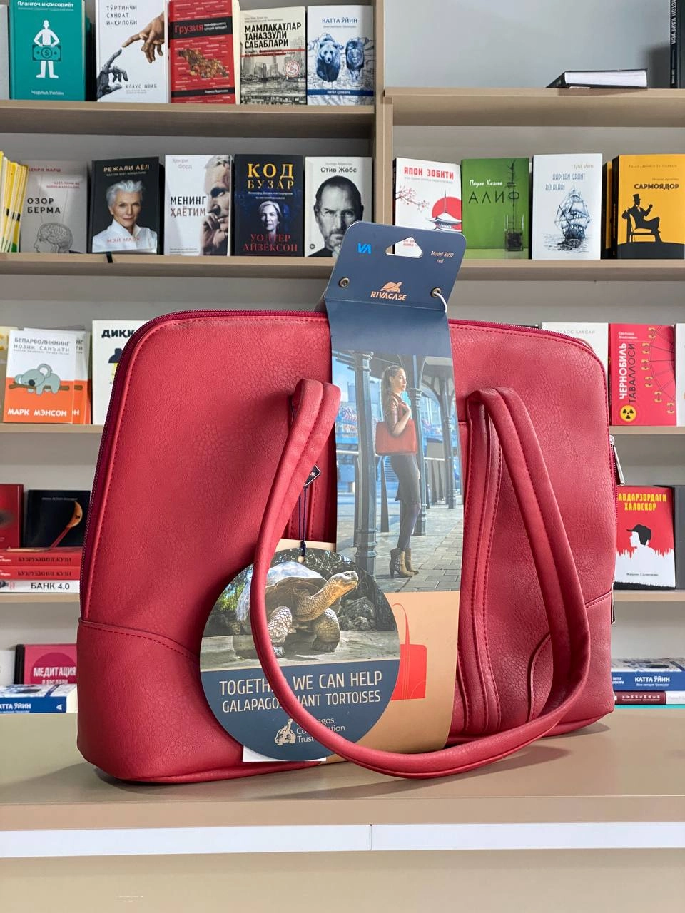 Rivacase 14" va MacBook Pro 16" 8992 Red noutbuk uchun ayollar sumkasi xususiyatlar