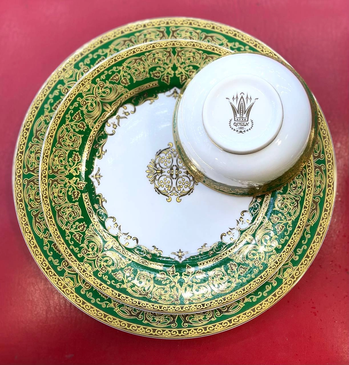 QUEEN terma servizi (QIZIL-QORA-YASHIL-KO'K) 12 kishilik, 76 ta buyum bo'lib to'lash