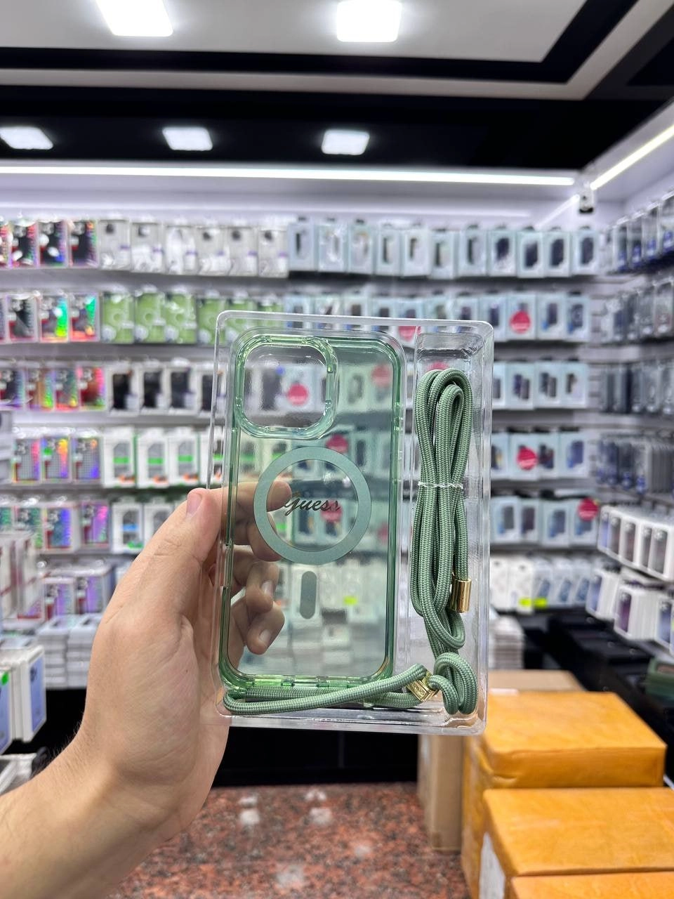 iPhone 16 Pro uchun CG MOBILE Guess yashil g‘ilofi O'zbekistonda