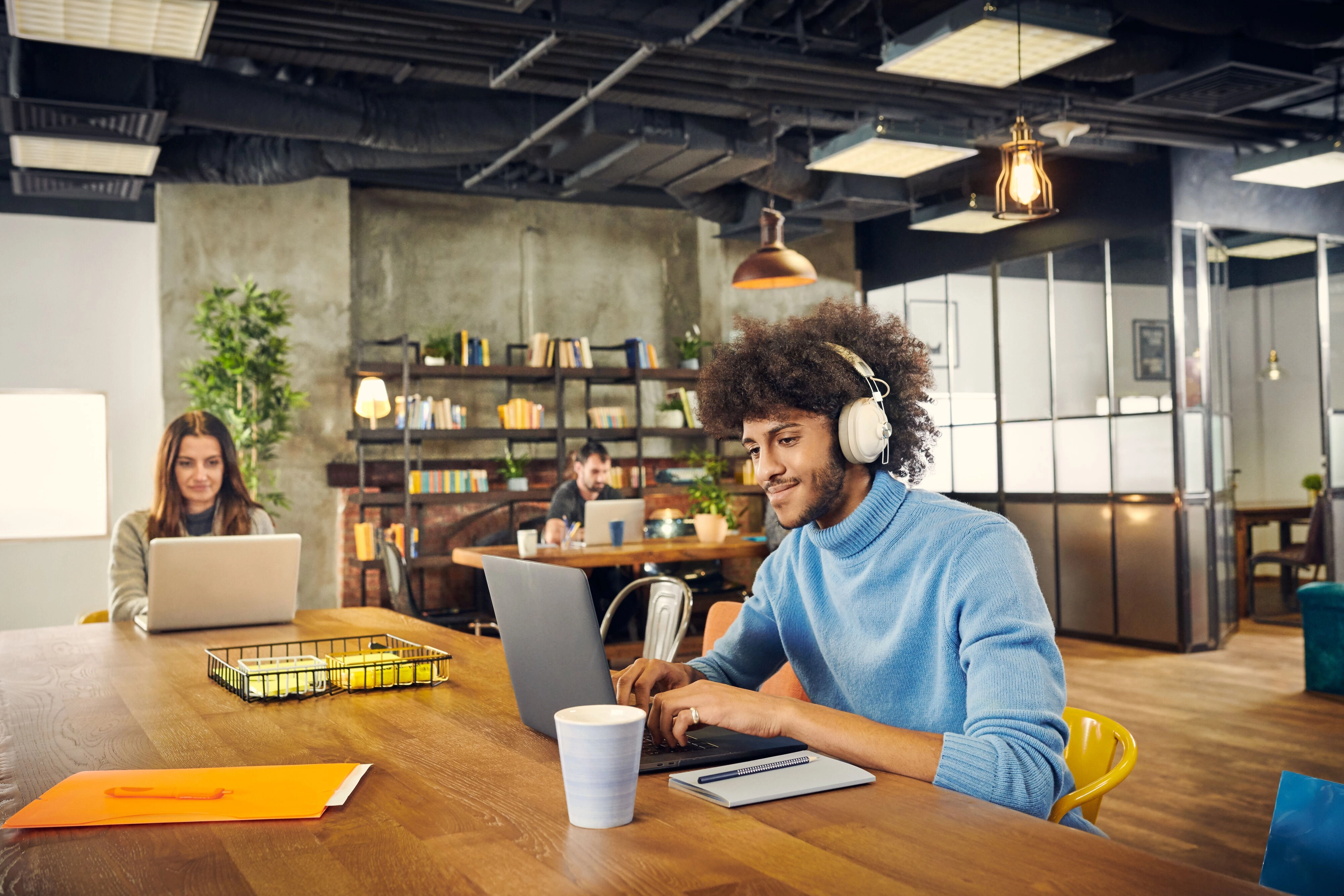 Panasonic RP-HTX90NGCW White simsiz quloqchini rasm bilan