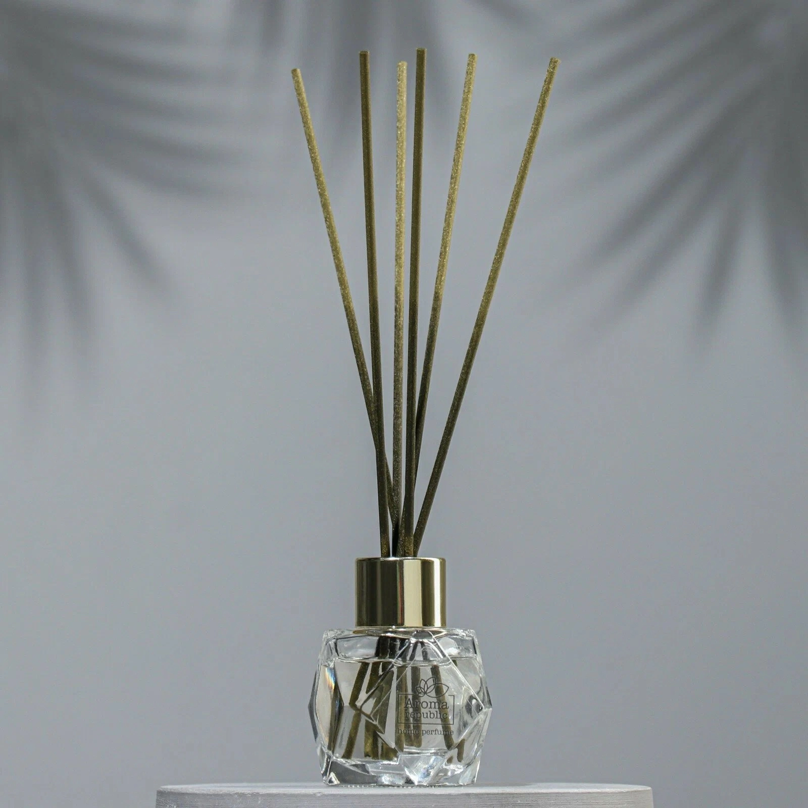 Shisha flakondagi aromatik diffuzor Aroma Republic "No58 Magical freesia" 30 ml tez yetkazib berish