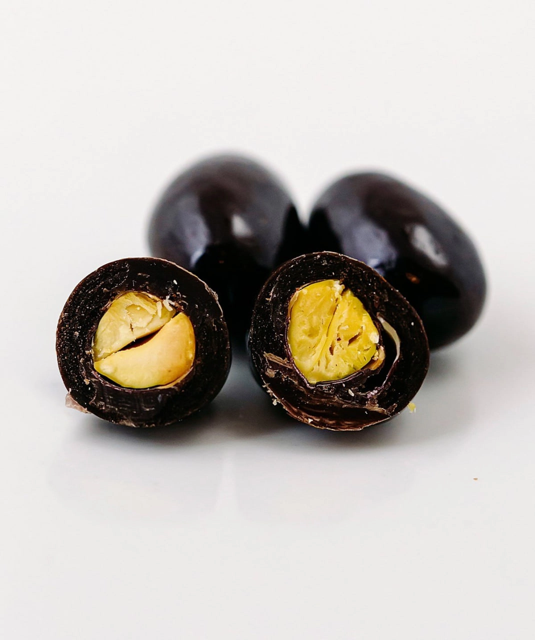 Qora shokoladli pista drajesi, 1 kg sotib olish