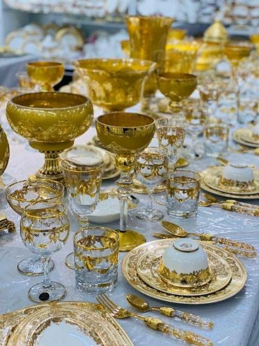 KIBELE meva va konfet idishlari to‘plami (tillarang, 12 buyumli) sotib olish