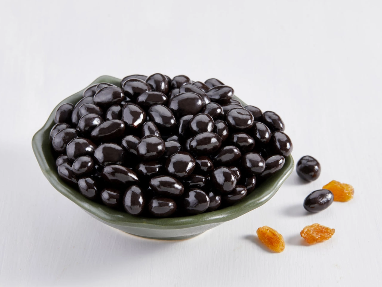 Qora shokoladli uzum drajesi, 1 kg sotib olish